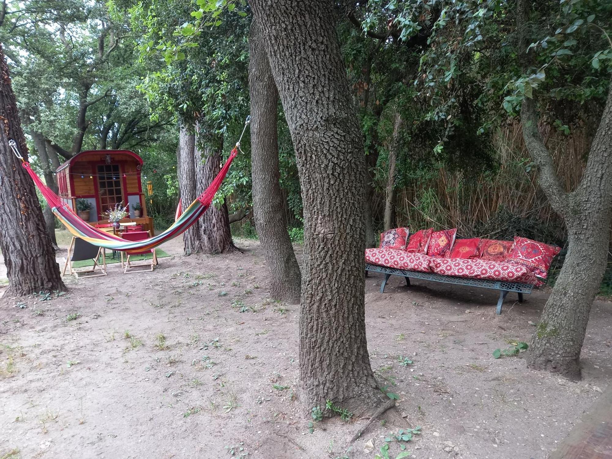 La Roulotte Du Petit Paradis Saint-Rémy-de-Provence Eksteriør bilde