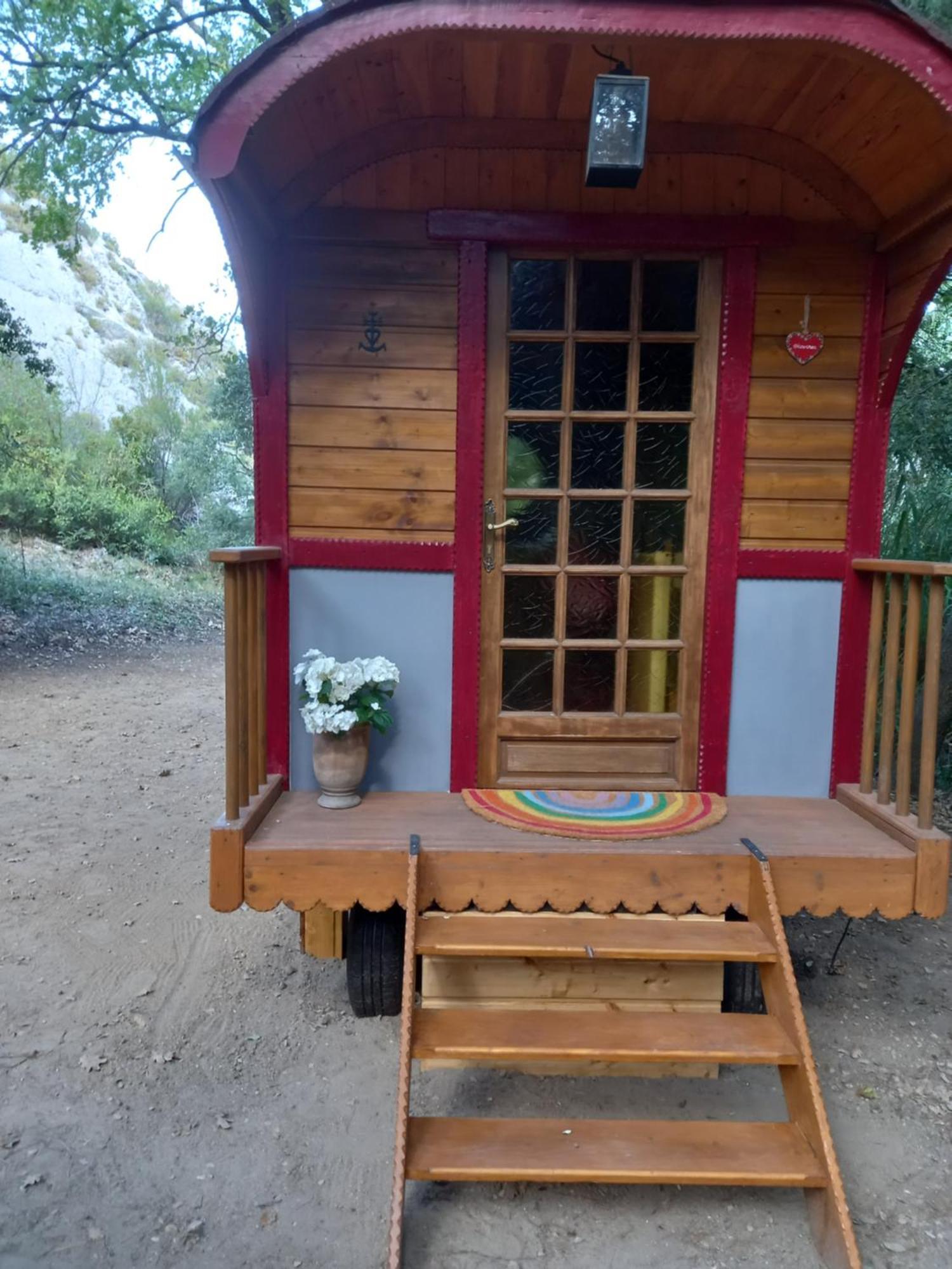 La Roulotte Du Petit Paradis Saint-Rémy-de-Provence Eksteriør bilde