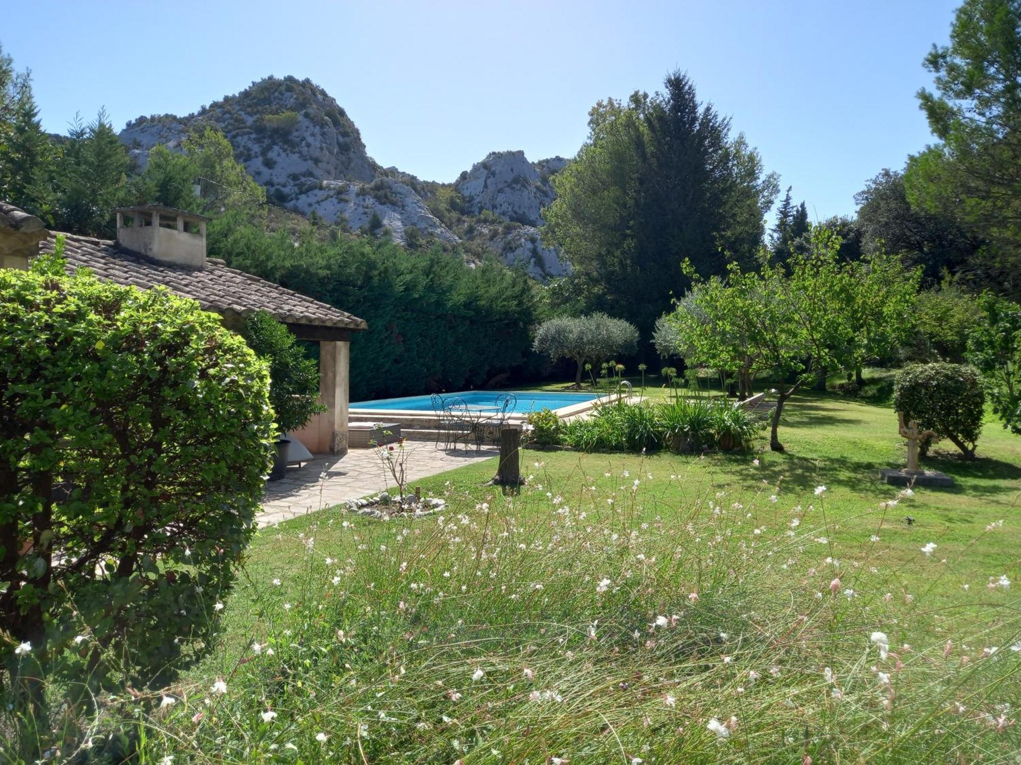 La Roulotte Du Petit Paradis Saint-Rémy-de-Provence Eksteriør bilde